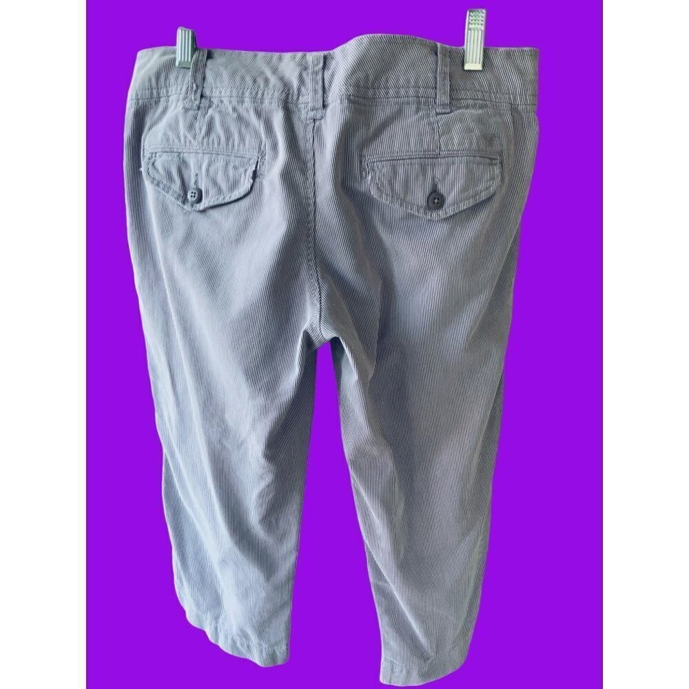 AMERICAN EAGLE OUTFITTER LADIES PURPLE WHITE STRIPPED POCKETED CAPRI PANTS EUC 6 - Picture 4 of 5